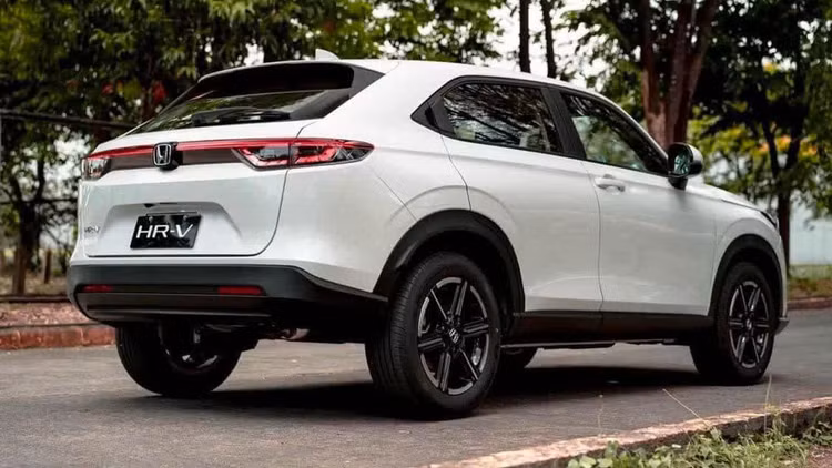 "Xe ế" Honda HR-V thêm phiên bản G, cắt trang bị níu kéo khách Việt - Hình 3 Honda HR-V 2023 phiên bản G sẽ sử dụng động cơ 1.5L hút khí tự nhiên thay vì động cơ 1.5L VTEC Turbo như trên 2 phiên bản L và RS.