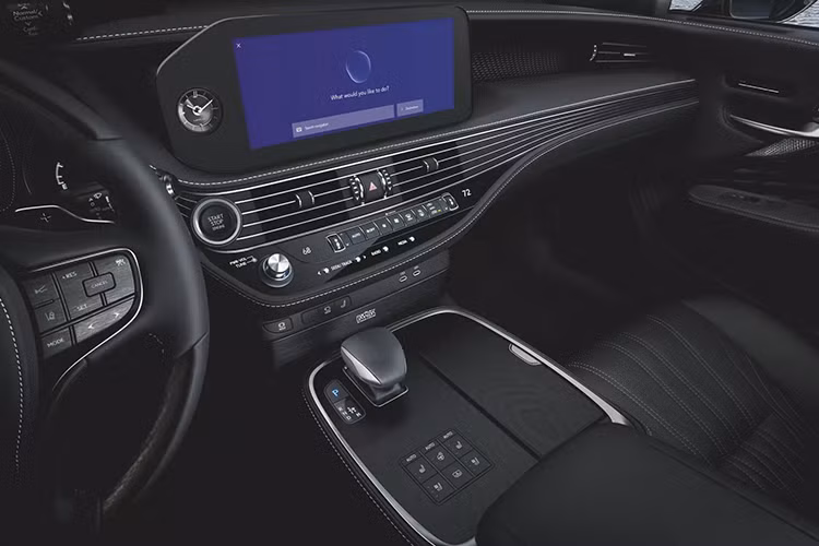 Lexus LS ngung ban vi 