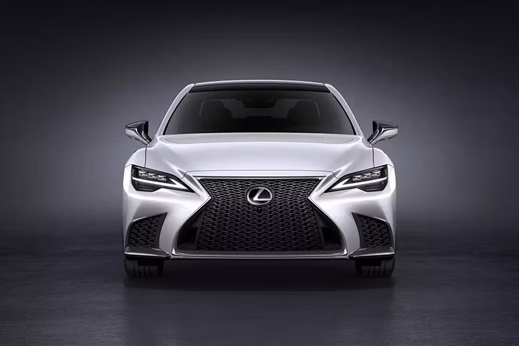 Lexus LS ngung ban vi 
