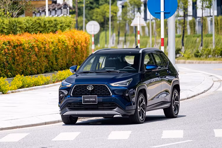 Doanh so ban oto tai thi truong Viet giam manh thang dau nam 2025