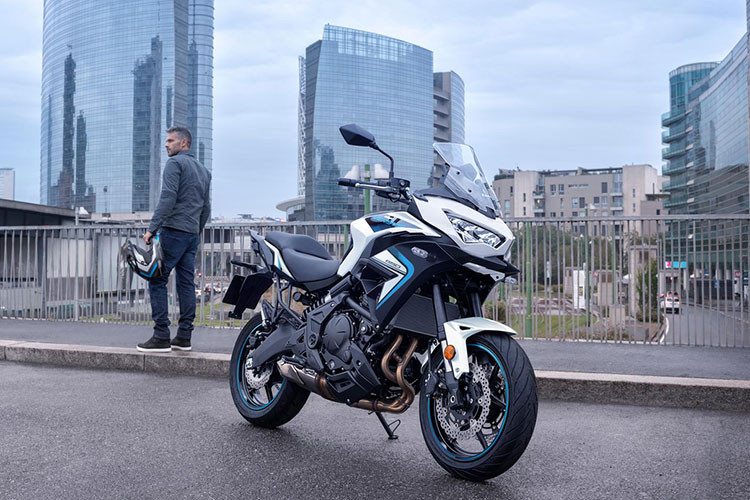 Kawasaki Versys 650 2025 trinh lang, 
