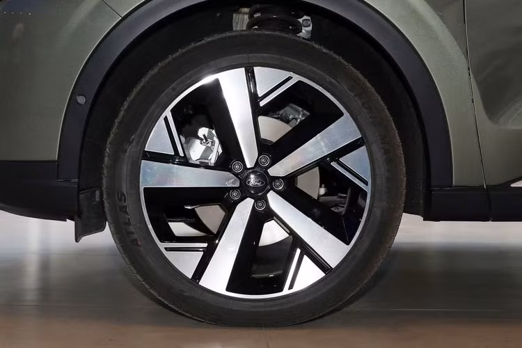 Ford Territory 2025 da ve Viet Nam, Mazda CX-5 de chung?-Hinh-5