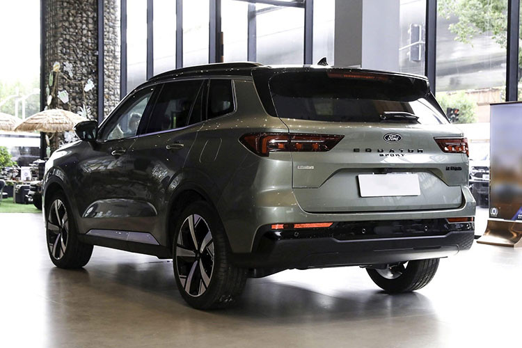 Ford Territory 2025 da ve Viet Nam, Mazda CX-5 de chung?-Hinh-3