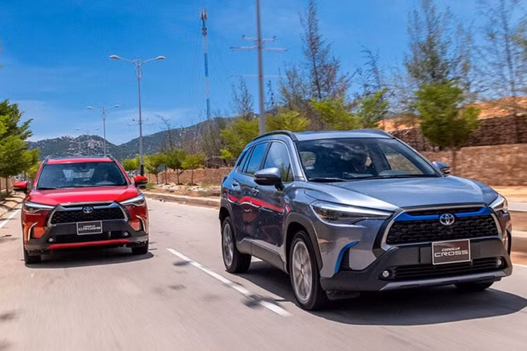 Đại lý mạnh tay giảm tới 105 triệu cho Toyota Corolla Cross và Altis Dai ly manh tay giam toi 105 trieu cho Toyota Corolla Cross va Altis
