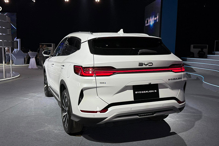 BYD Sealion 6 tu 839 trieu dong, co gi de dau Jaecoo J7 PHEV?-Hinh-4