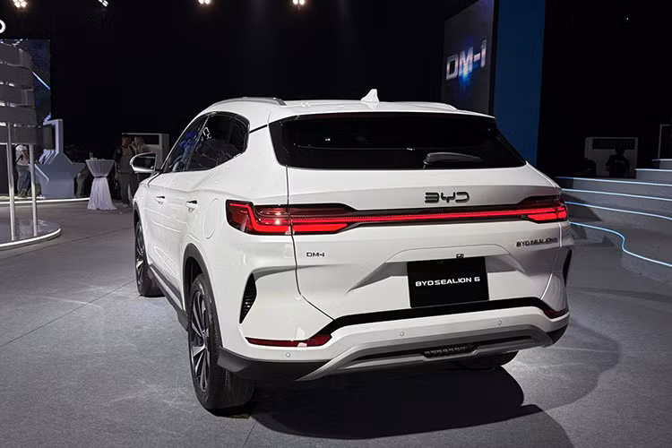 BYD Sealion 6 tu 839 trieu dong, co gi de dau Jaecoo J7 PHEV?-Hinh-4