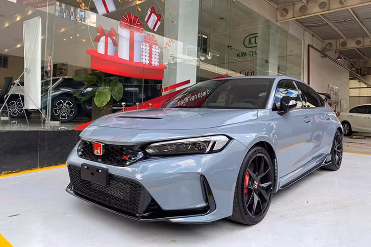 Toyota Corolla Altis bat ngo lot top oto e nhat Viet Nam thang 3/2024-Hinh-3