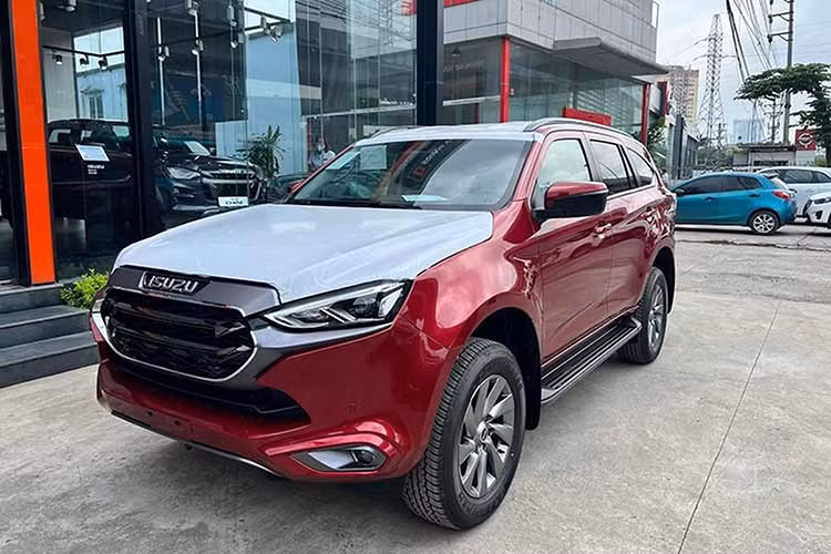 Toyota Corolla Altis bat ngo lot top oto e nhat Viet Nam thang 3/2024-Hinh-4