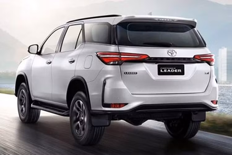 Toyota Fortuner S 2024 giá rẻ 924 triệu đồng sắp về Việt Nam? - Hình 2 Toyota Fortuner S 2024 gia re 924 trieu dong sap ve Viet Nam?-Hinh-2