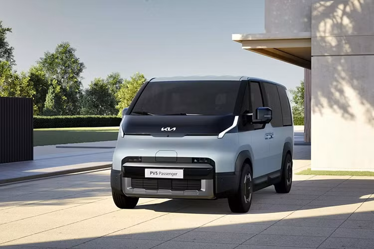 Minivan Kia PV5 2025 chay dien se trinh lang cuoi thang 2/2025