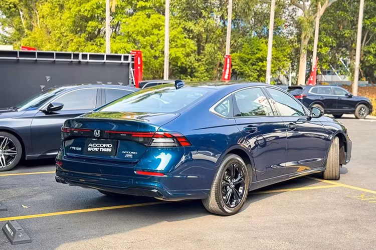 Honda Accord 2026 ra mat, chay 106 km khong 