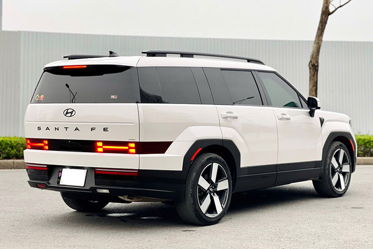 Hyundai SantaFe 2024 chay 12.000km, rao ban 1,2 ty tai Ha Noi-Hinh-3