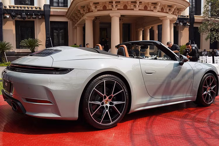 Porsche 911 moi tu 8,87 ty dong vua ra mat tai Ha Noi-Hinh-2