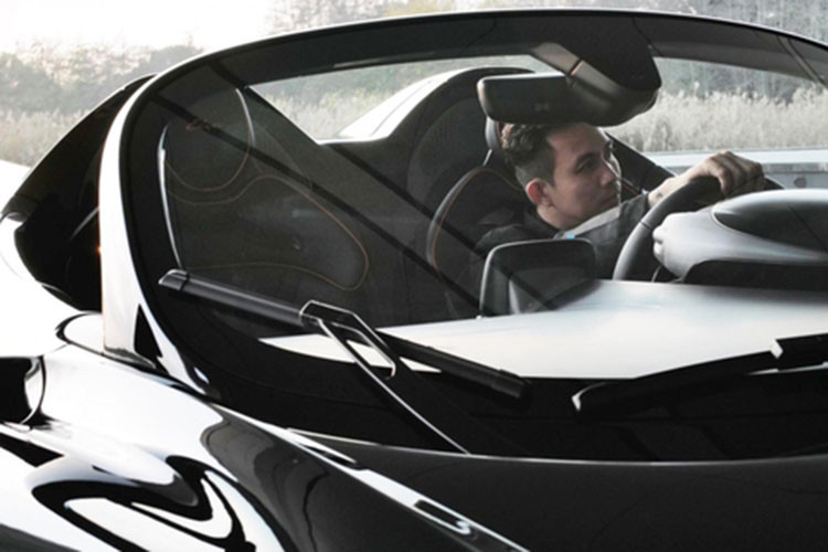 Minh Nhua bat mi do choi mien phi tren McLaren Elva gan 190 ty-Hinh-7