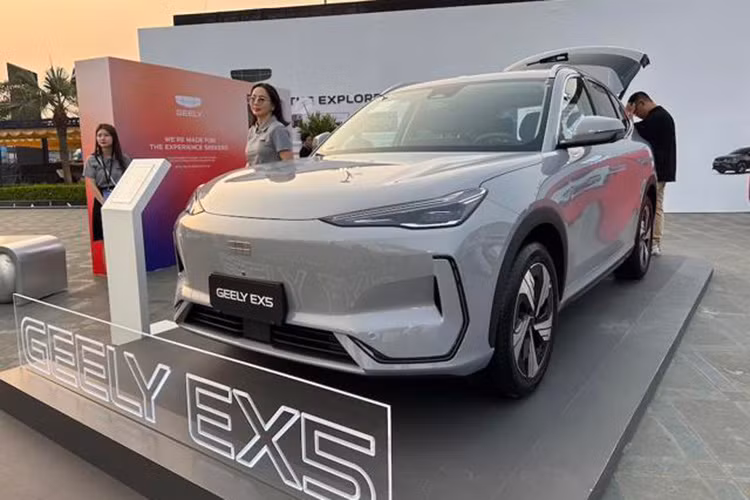 Geely vua chinh thuc ra mat Viet Nam voi 3 mau oto moi-Hinh-4