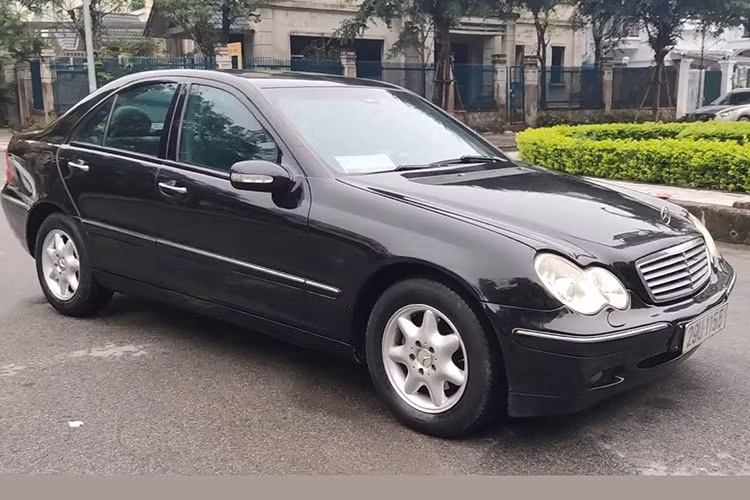 Loạt ôtô cũ dưới 100 triệu đồng tại Việt Nam, vừa bền vừa lành - Hình 9 Loat oto cu duoi 100 trieu dong tai Viet Nam, vua ben vua lanh-Hinh-9