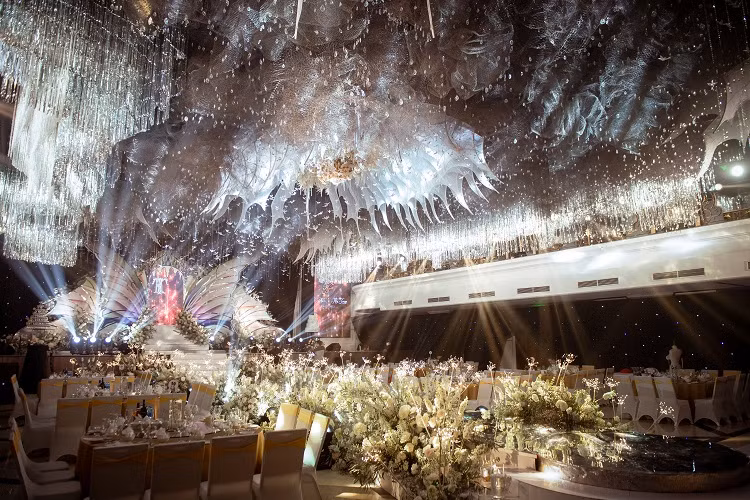 Giat minh so tien dai gia Viet to chuc dam cuoi cho con-Hinh-9