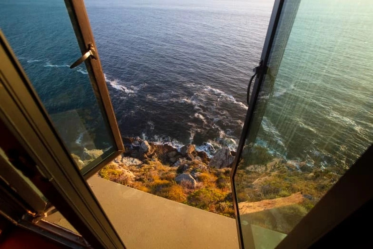 Choang ngop biet thu 600 ty nam cheo leo tren vach da-Hinh-8