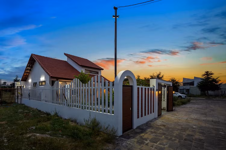 Nha ngoi do voi san vuon hut nang gio o Quang Nam-Hinh-2