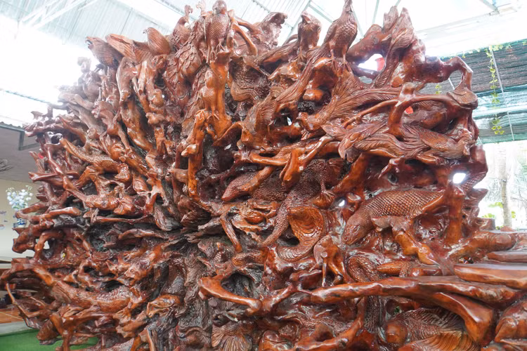 Goc cay 300 tuoi dieu khac duoc tra 16 ty, chu “kieu” khong ban-Hinh-4