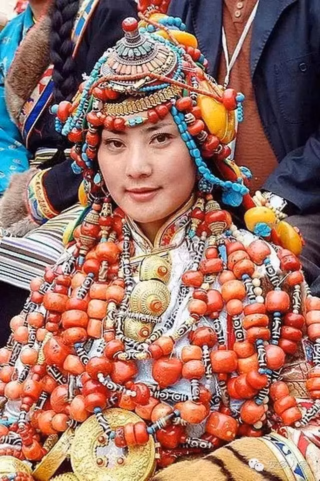 Bi an bo toc giau co luon dat day vang ngoc len nguoi-Hinh-6