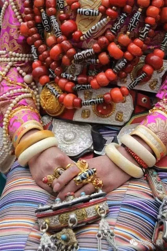 Bi an bo toc giau co luon dat day vang ngoc len nguoi-Hinh-8