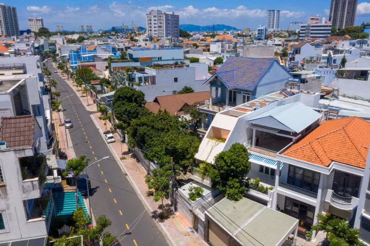 Nha ong co mai doc keo xuong tang 2 doc dao o Vung Tau