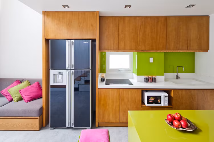 An trong hem sau nha Sai Gon van thoang mat nho gach thong gio-Hinh-10