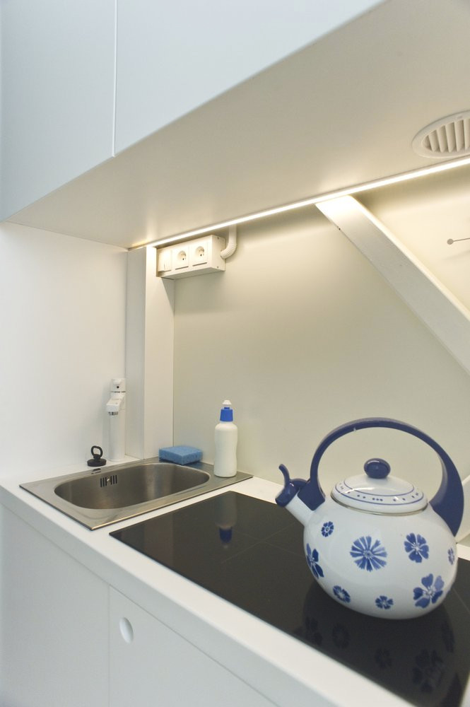 Ben trong ngoi nha sieu mong, ngoi khong the duoi thang chan-Hinh-3