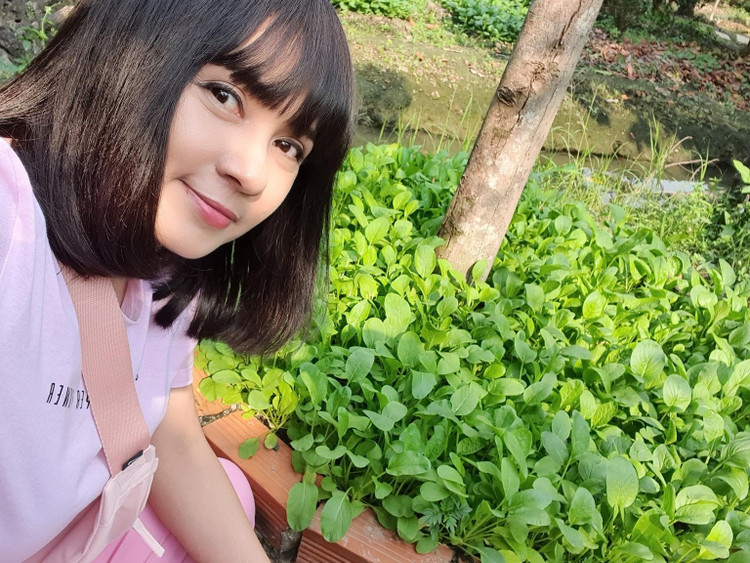 Ben trong co ngoi 3.000m2 ngap tran hoa trai cua Viet Trinh-Hinh-10