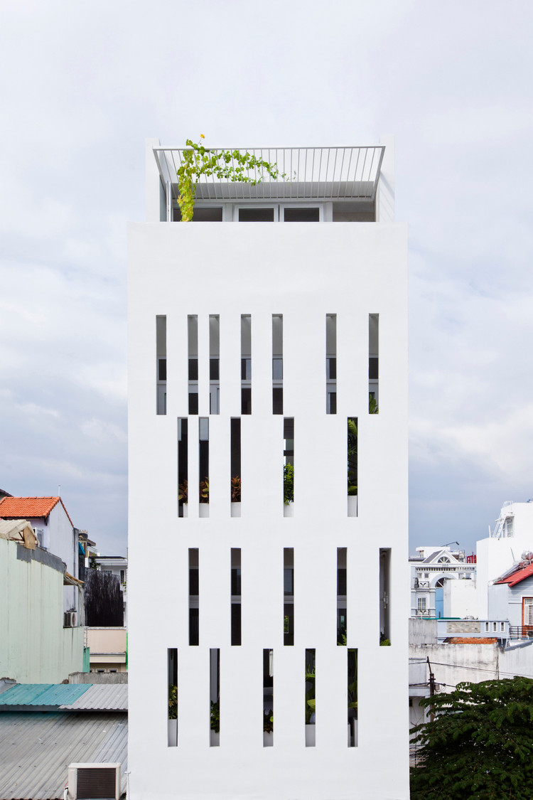 Nha pho Sai Gon “gay sot” voi mat tien khe rong doc dao-Hinh-3