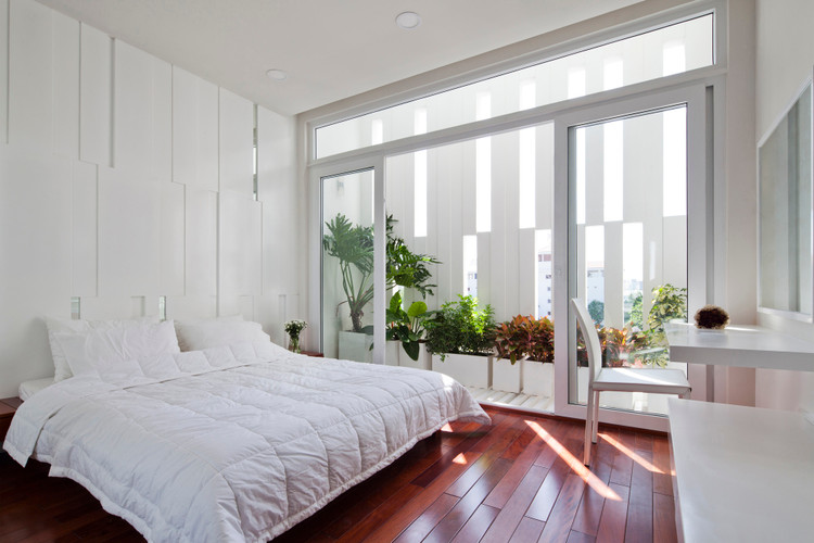 Nha pho Sai Gon “gay sot” voi mat tien khe rong doc dao-Hinh-13