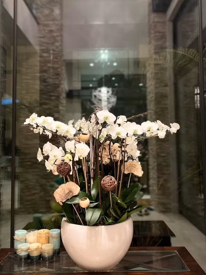 Man nhan biet thu 4.000 m2 ngap hoa tuoi cua vo cu Dan Truong-Hinh-9