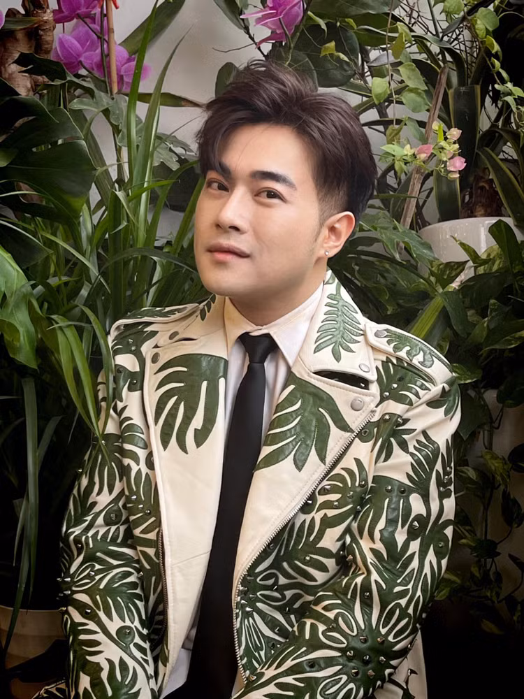 Toan canh can ho cao cap 200 m2 cua ca si Minh Quan