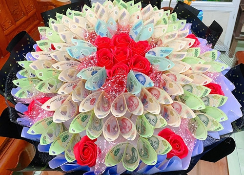 Bo hoa tien tram trieu doc la “ngong” dai gia ngay Valentine-Hinh-4