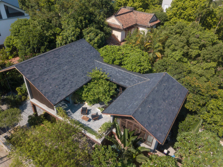 Ngam biet thu “tron khoi bui” cua vo chong U80 tren bao My