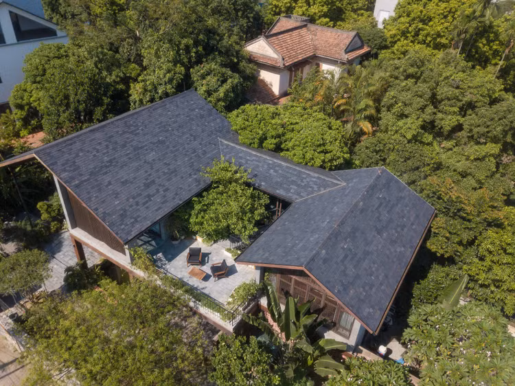 Ngam biet thu “tron khoi bui” cua vo chong U80 tren bao My