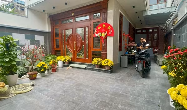 Ngoi nha ngap sac hoa don Tet cua tien dao Xuan Son-Hinh-5