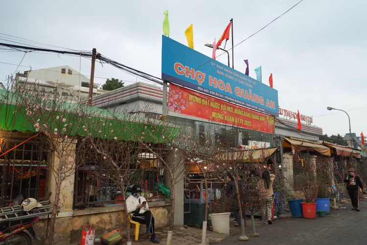 Cho hoa lon nhat Ha Noi nhon nhip ngay giap Tet