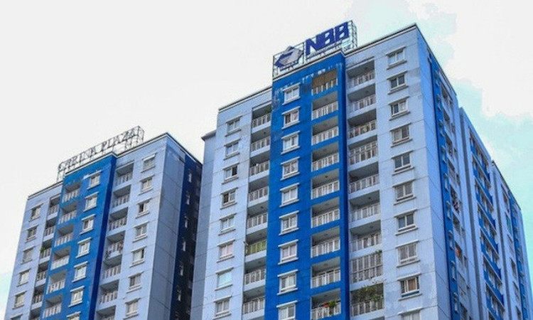 Nam Bay Bay noi gi khi bi nhac nho cham cong bo thong tin?