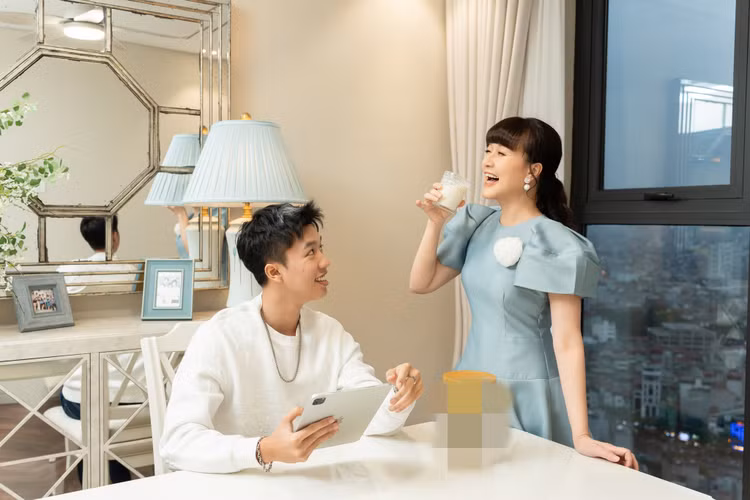 Ben trong can ho ngap tran khong khi Tet cua nghe si Van Dung-Hinh-5