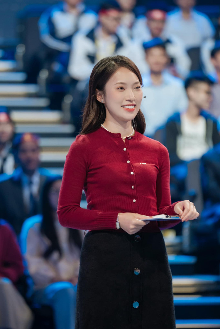 Ngam can ho 100m2 cua nu MC tre nhat “Duong len dinh Olympia”