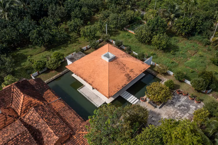 Bao My nuc no khen biet thu lo lung giua mat nuoc o Dong Nai