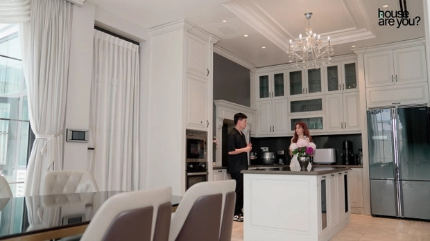 Ben trong biet thu tram ty 3 mat tien cua Huyen Baby-Hinh-9