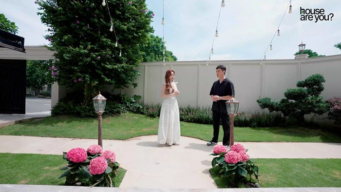 Ben trong biet thu tram ty 3 mat tien cua Huyen Baby-Hinh-3