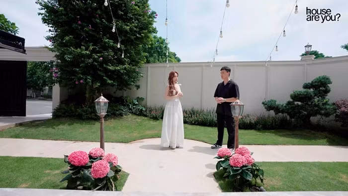 Ben trong biet thu tram ty 3 mat tien cua Huyen Baby-Hinh-3