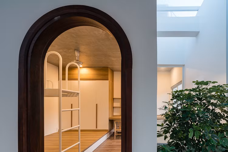 “Boc” gach nung ngoai mat tien, nha pho sang bung trong hem nho-Hinh-9