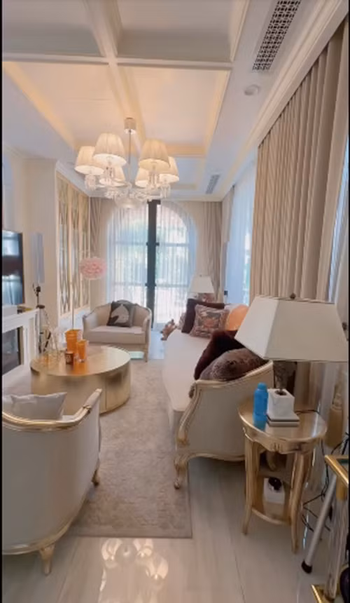 Noi that xa hoa gay sot trong biet thu 600m2 cua Le Quyen-Hinh-6