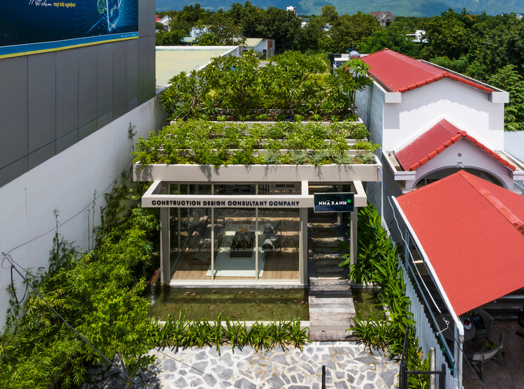 Bao My nuc no khen toa nha “chay tron khoi bui” o Khanh Hoa