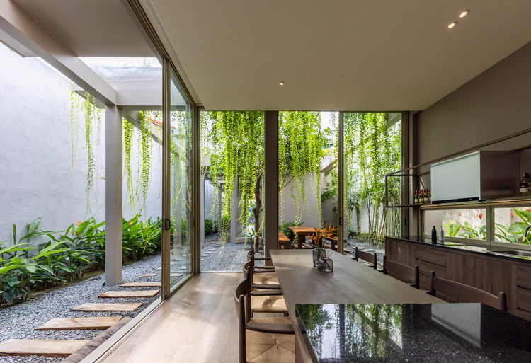 Bao My nuc no khen toa nha “chay tron khoi bui” o Khanh Hoa-Hinh-2